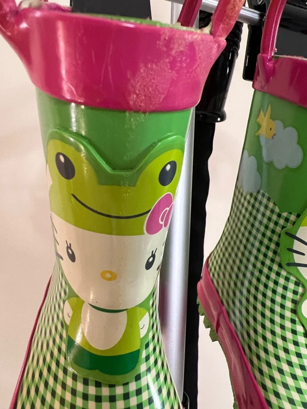 🐸🦜⛅️🛁🚿so cute Western Chief Pink and Green Kids Rain Boots with Animal Print